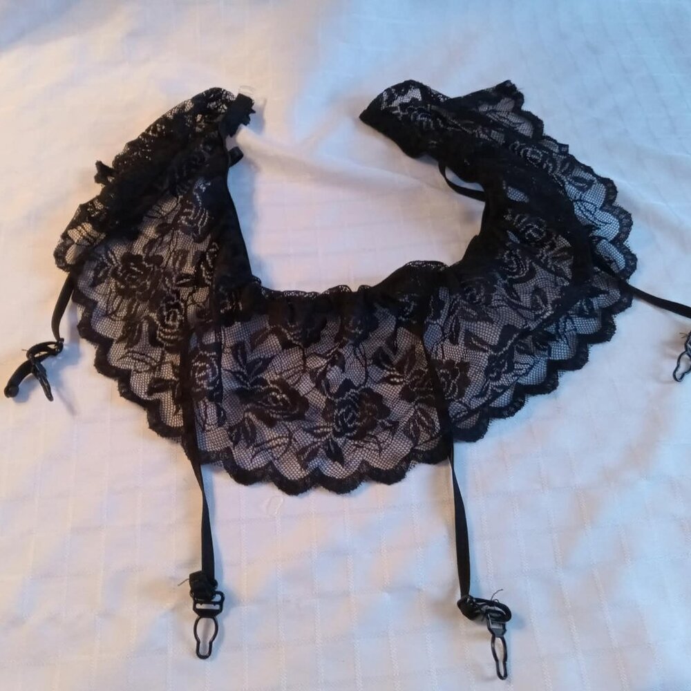 Pretty retro black lace suspenders with elastic straps and comfortable fastening